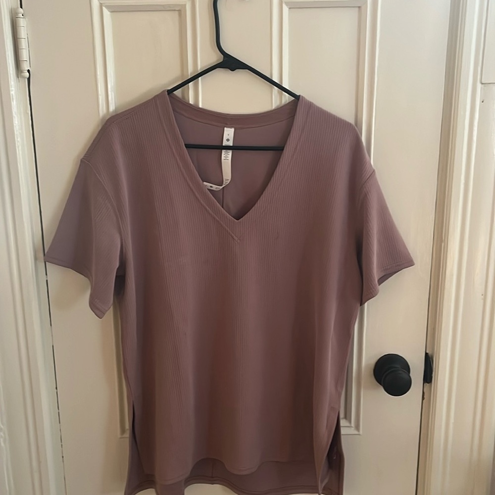 Lululemon shirt size 6